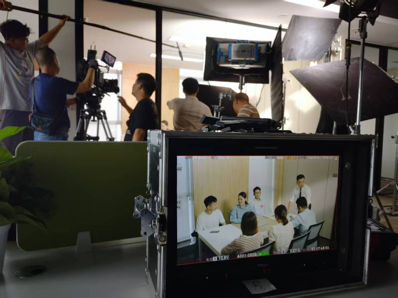 黄岛区TVC拍摄公司：科技产品视觉化大师，诠释未来感与功能美学